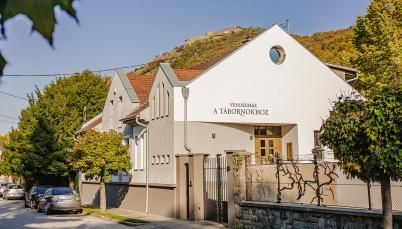 Vendékház a tábornokhoz